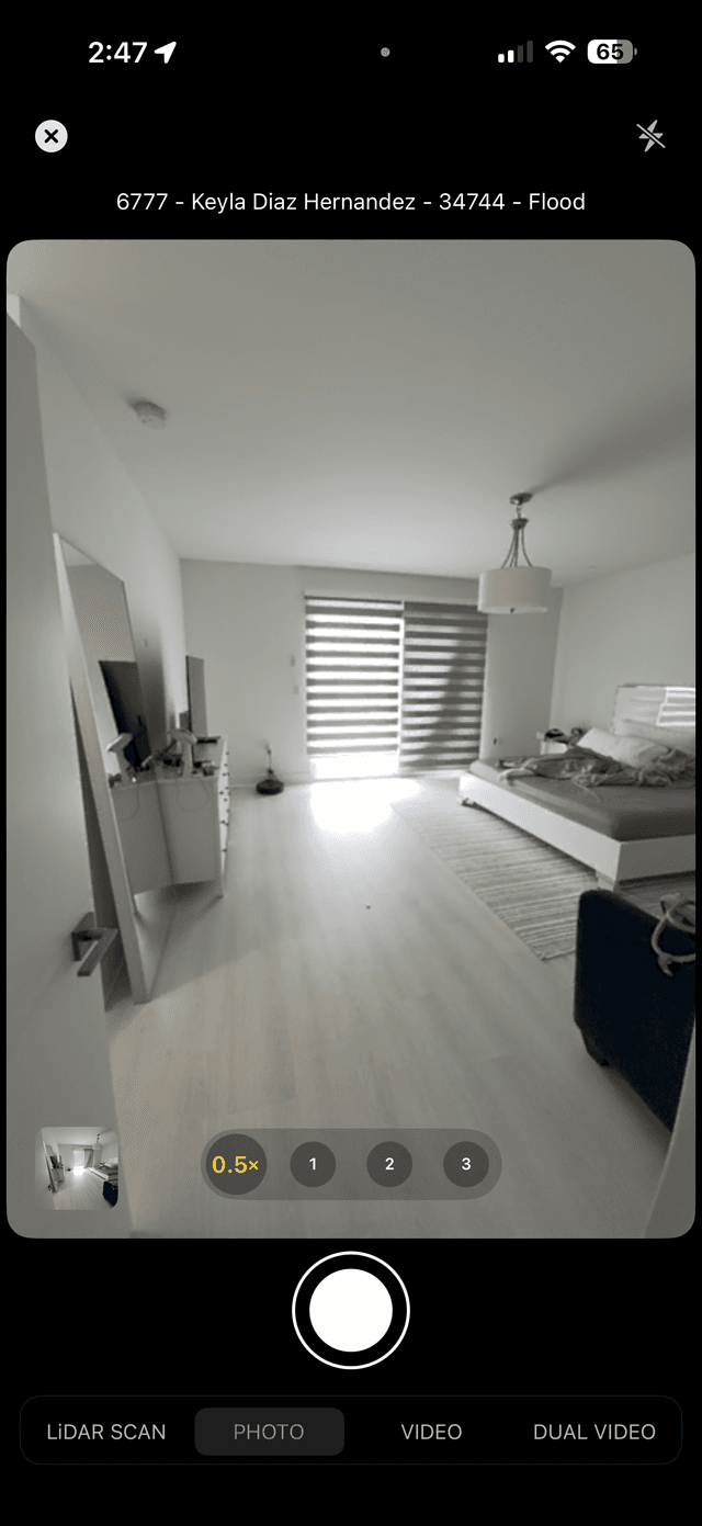 Estimatics iOS Photo capture mode shooting a bedroom